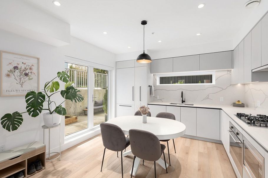 101 239 E 16th Avenue Vancouver, BC - 1