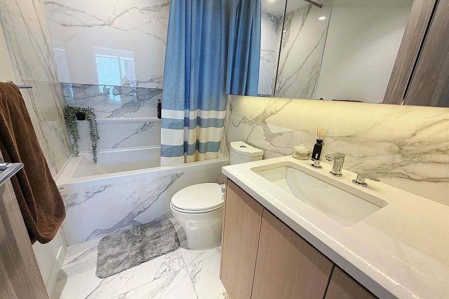 1001 8611 Hazelbridge Way Richmond, BC - 8