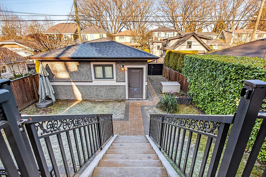 2989 W 32nd Avenue Vancouver, BC - 36