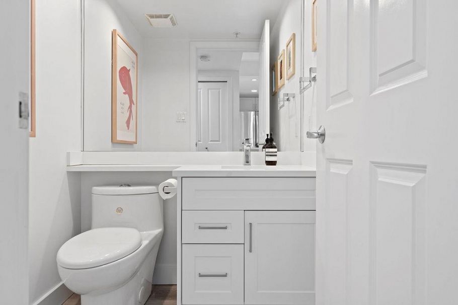 1409 W 6th Avenue Vancouver, BC - 16