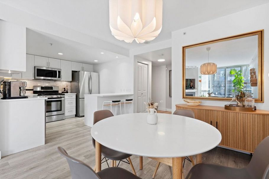 1409 W 6th Avenue Vancouver, BC - 14