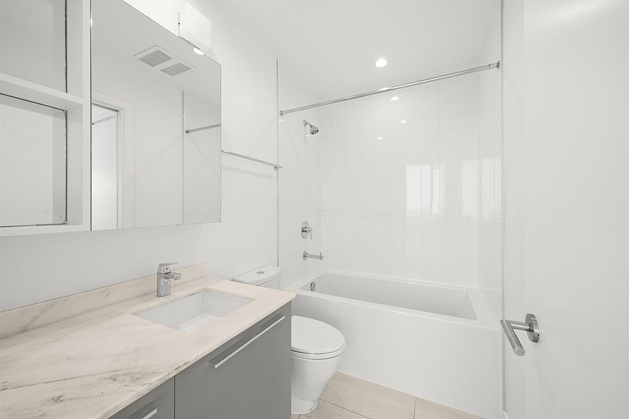 2402 8031 Nunavut Lane Vancouver, BC - 18