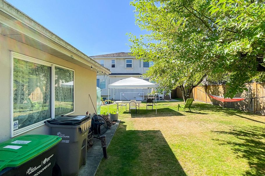 219 W 42nd Avenue Vancouver, BC - 10