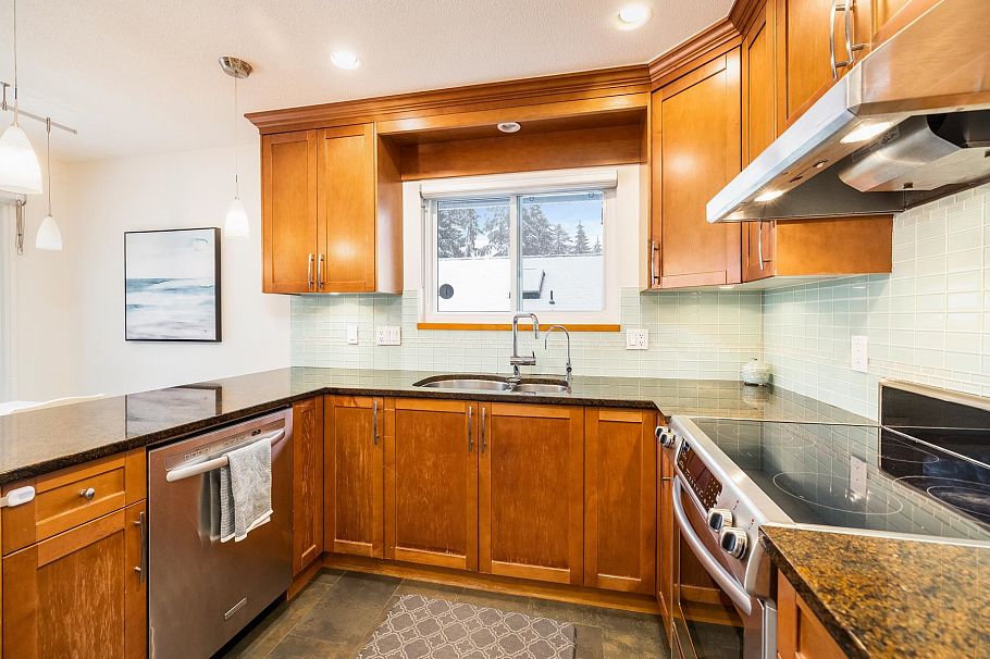 3985 Frames Place North Vancouver, BC - 14