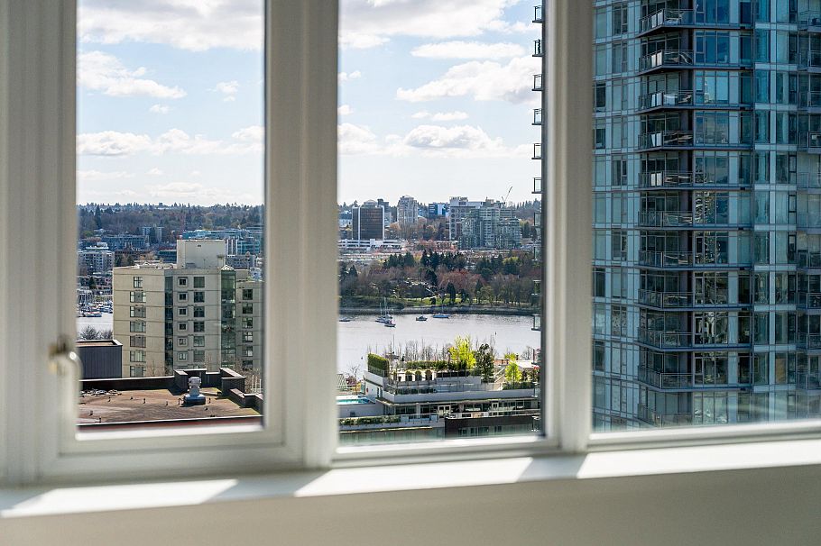 1703 1325 Rolston Street Vancouver, BC - 11