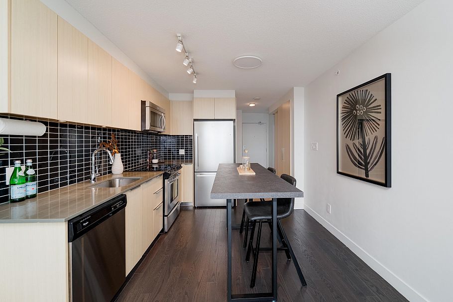 1703 1325 Rolston Street Vancouver, BC - 7