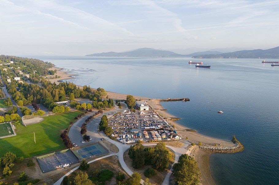 4338 W 2nd Avenue Vancouver, BC - 2