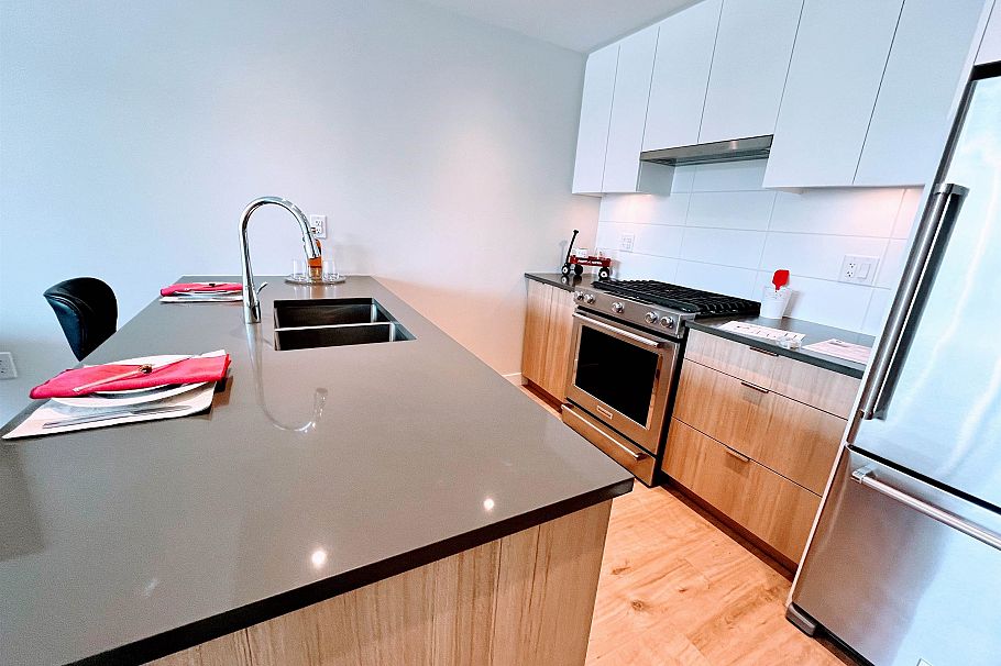 1205 3430 E Kent Avenue South Vancouver, BC - 12