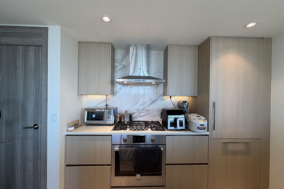 1001 8611 Hazelbridge Way Richmond, BC - 3