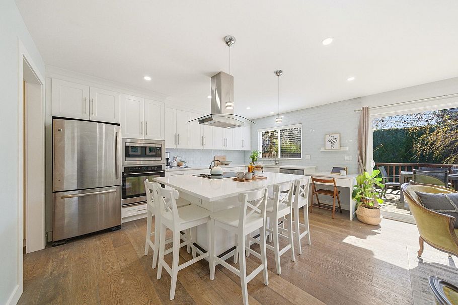 931 Old Lillooet Road North Vancouver, BC - 3