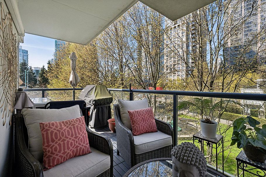 310 939 Expo Boulevard Vancouver, BC - 5