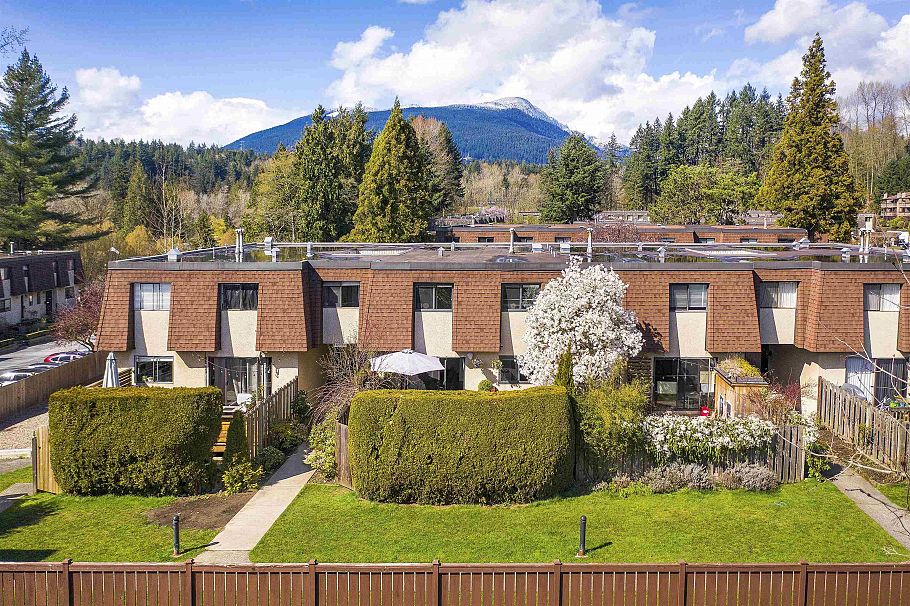 931 Old Lillooet Road North Vancouver, BC - 33