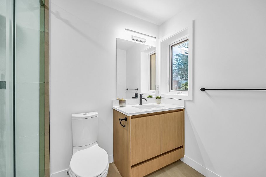 1016 W 52nd Avenue Vancouver, BC - 21