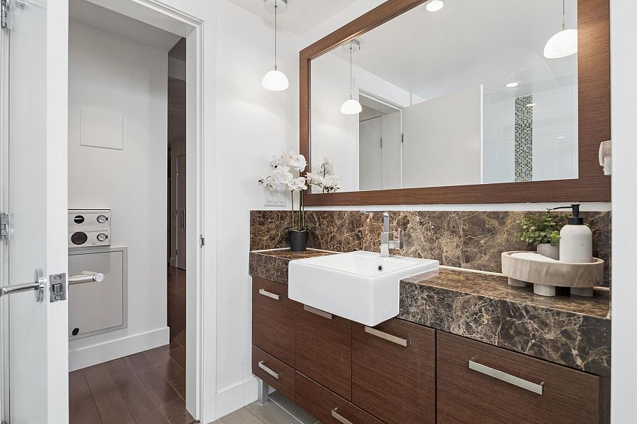 406 210 W 13 Street North Vancouver, BC - 17