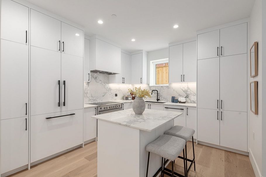 851 E 19th Avenue Vancouver, BC - 5