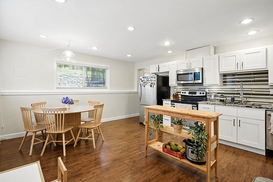 4938 Redonda Drive North Vancouver, BC - 21