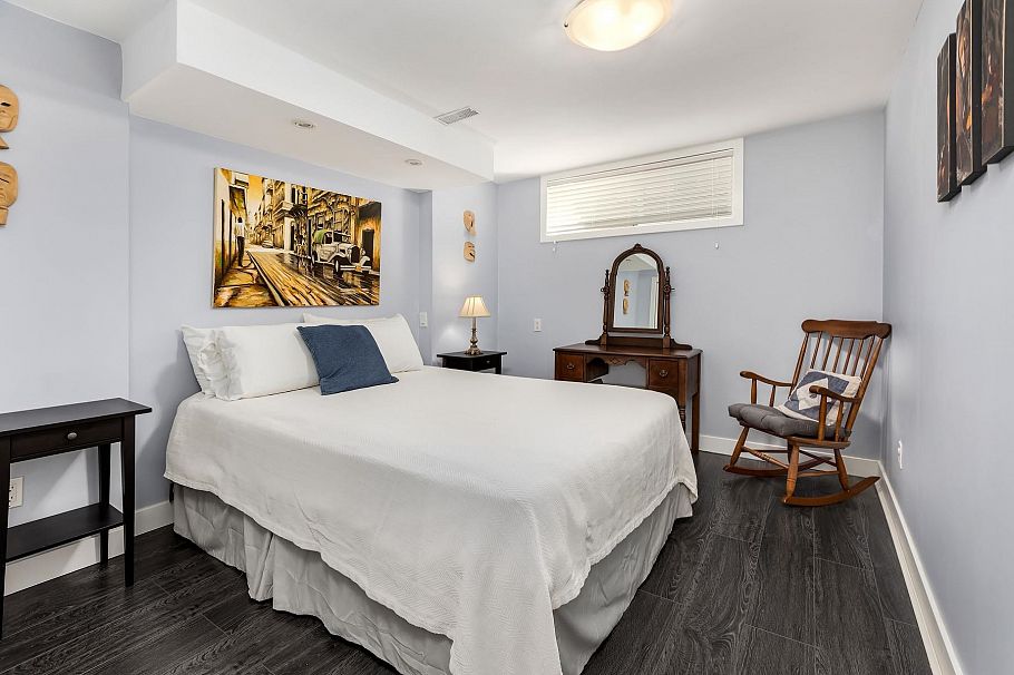 931 Old Lillooet Road North Vancouver, BC - 32