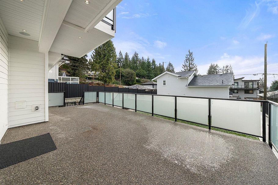 361 E 22nd Street North Vancouver, BC - 25