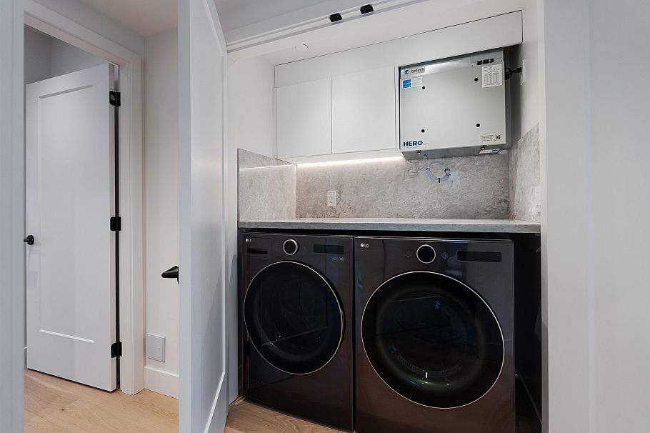 2 240 E 37th Avenue Vancouver, BC - 22