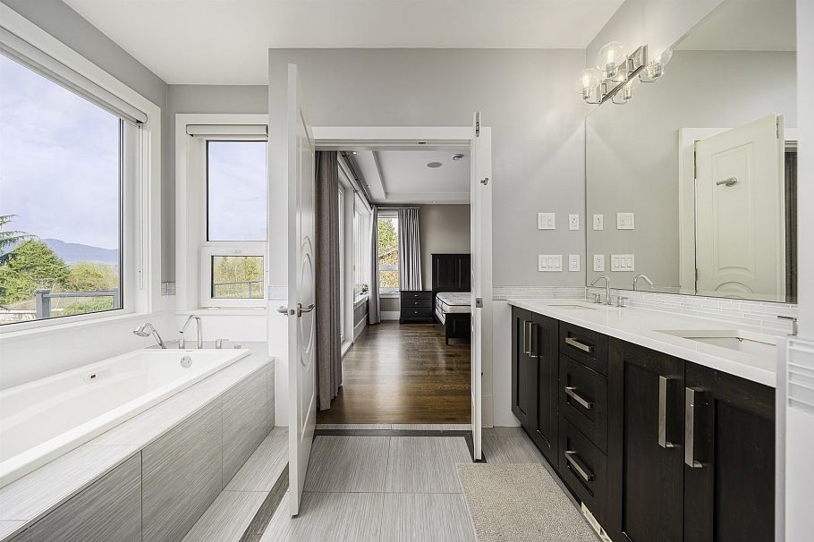 4341 W 3rd Avenue Vancouver, BC - 26