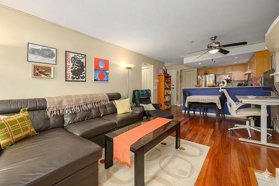 3018 W 4th Avenue Vancouver, BC - 4