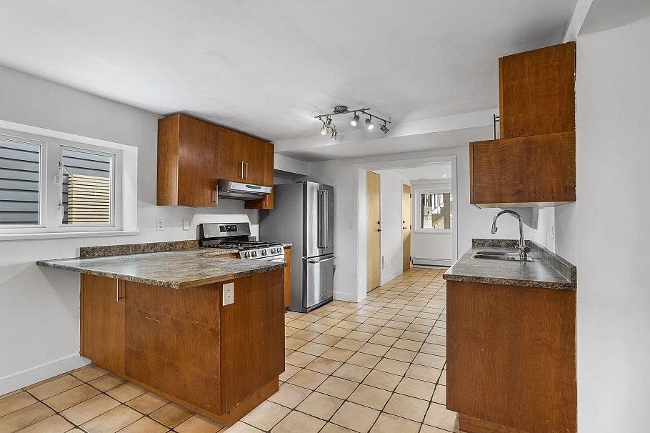 831 Whitchurch Street North Vancouver, BC - 29