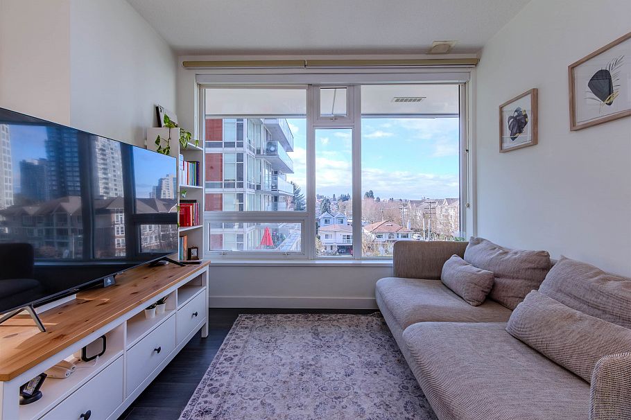 207 5515 Boundary Road Vancouver, BC - 2