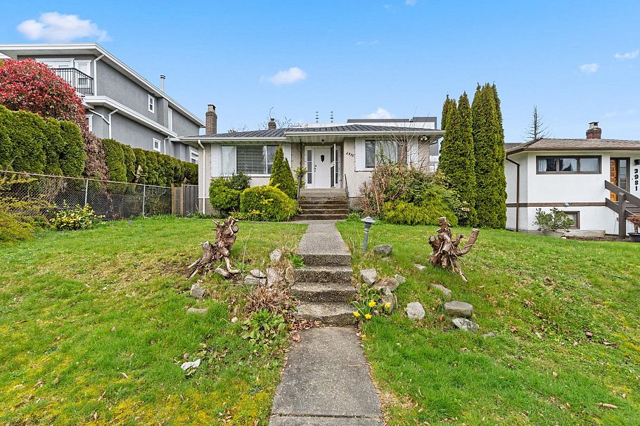 3977 Forest Street Burnaby, BC - 2