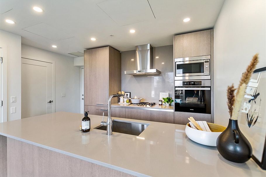 302 4908 Cambie Street Vancouver, BC - 8