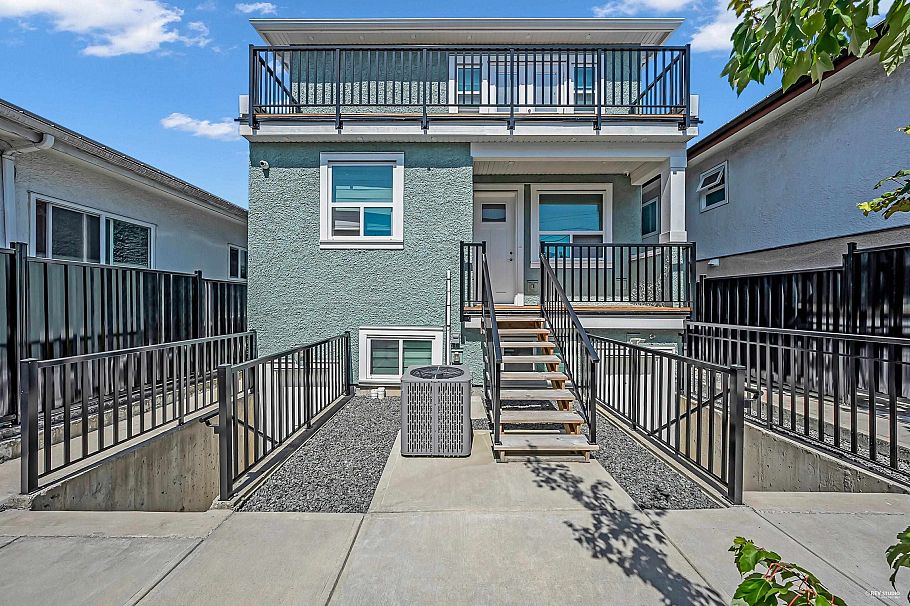 2936 E 2nd Avenue Vancouver, BC - 31