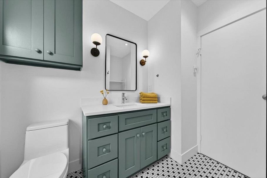 38 W 14th Avenue Vancouver, BC - 28