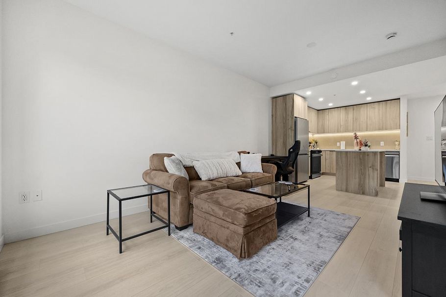 303 3596 Malsum Drive North Vancouver, BC - 5