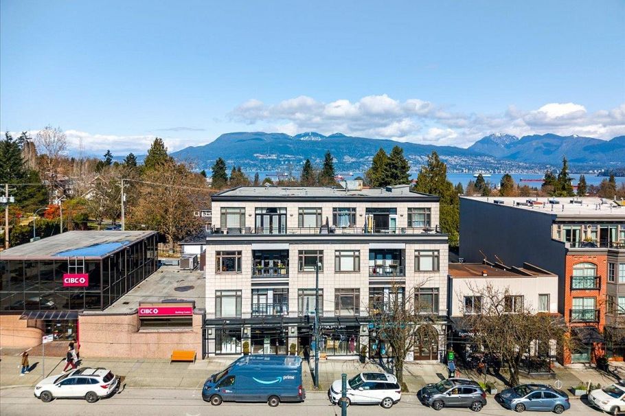 302 4479 W 10th Avenue Vancouver, BC - 1