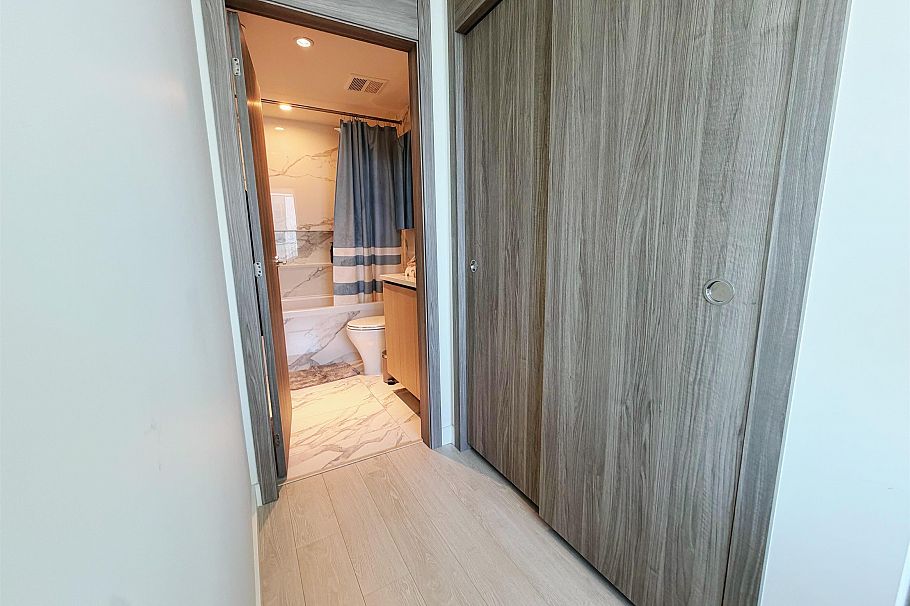 1001 8611 Hazelbridge Way Richmond, BC - 11