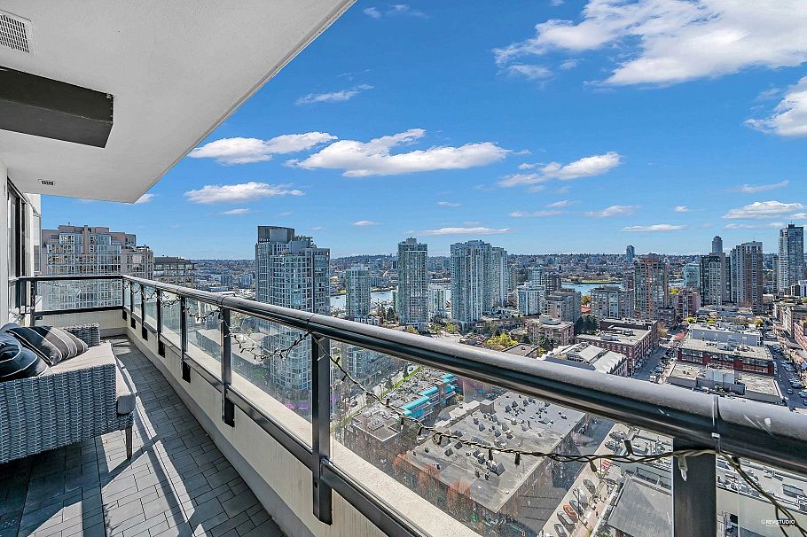 2608 977 Mainland Street Vancouver, BC - 1