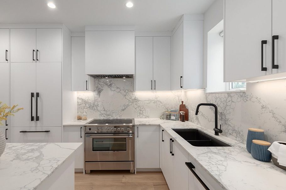 851 E 19th Avenue Vancouver, BC - 8