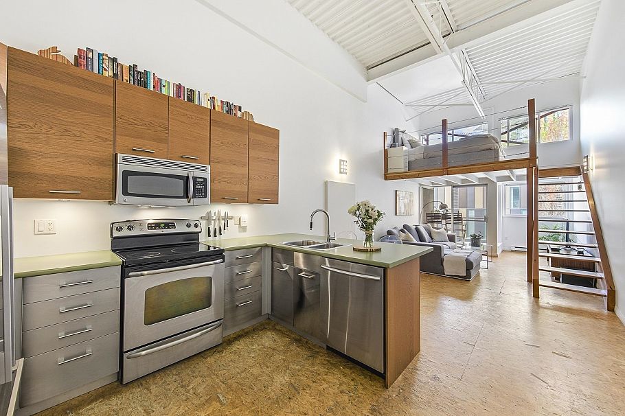 C6 238 E 10th Avenue Vancouver, BC - 2