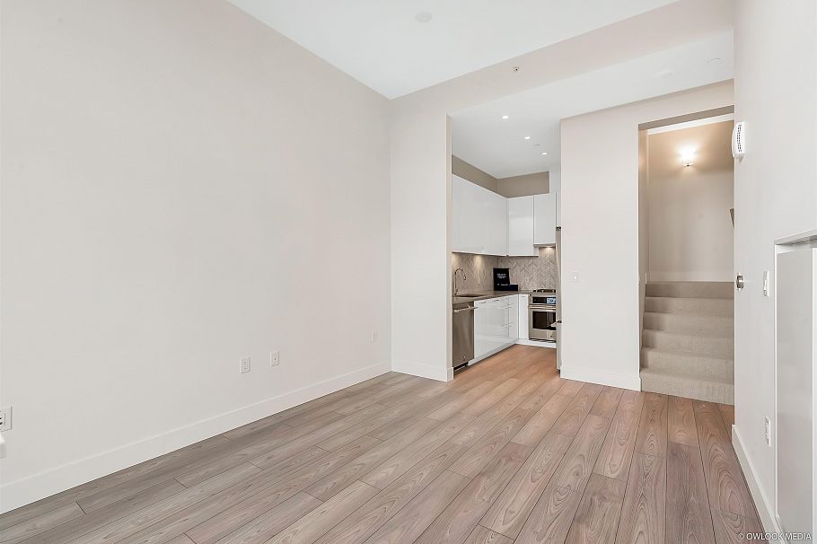 3559 E Kent Avenue North Vancouver, BC - 4