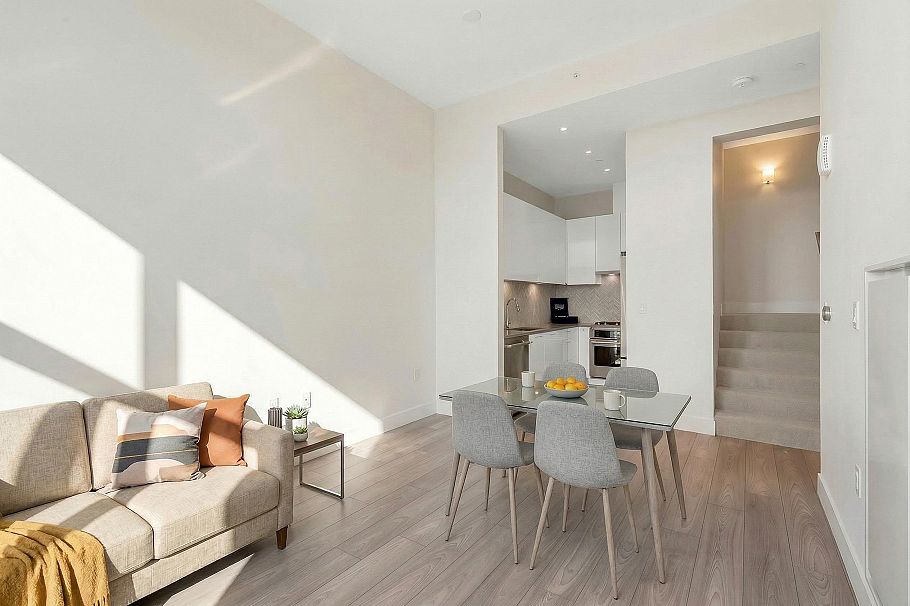 3559 E Kent Avenue North Vancouver, BC - 3