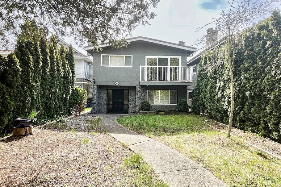 1420 Park Drive Vancouver, BC - 1