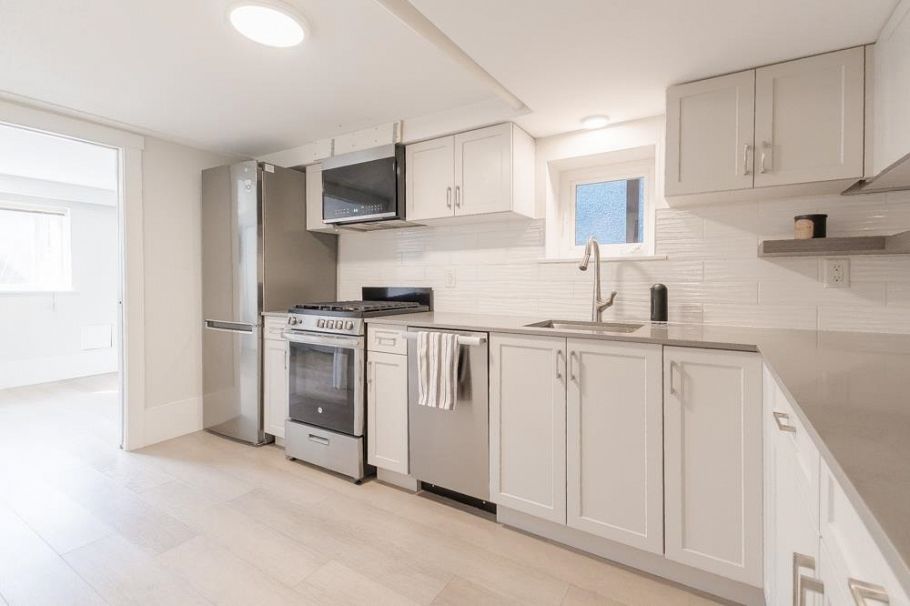 1610 Salsbury Drive Vancouver, BC - 30