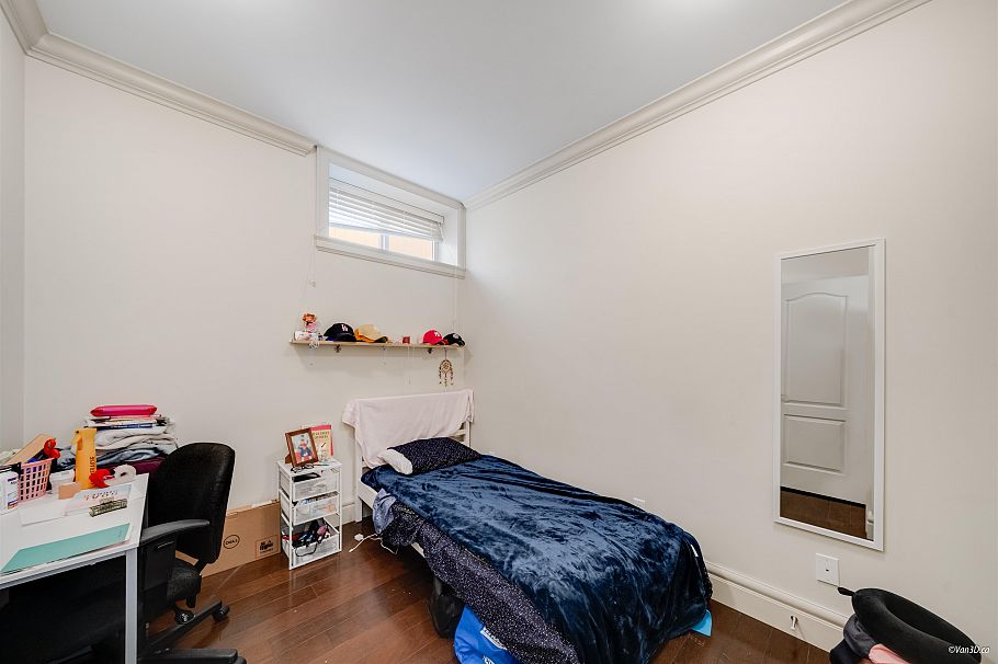 6633 Neal Street Vancouver, BC - 1