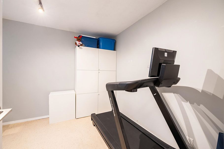 3985 Frames Place North Vancouver, BC - 25