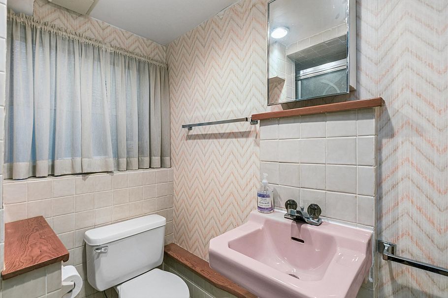 702 Winona Avenue North Vancouver, BC - 34