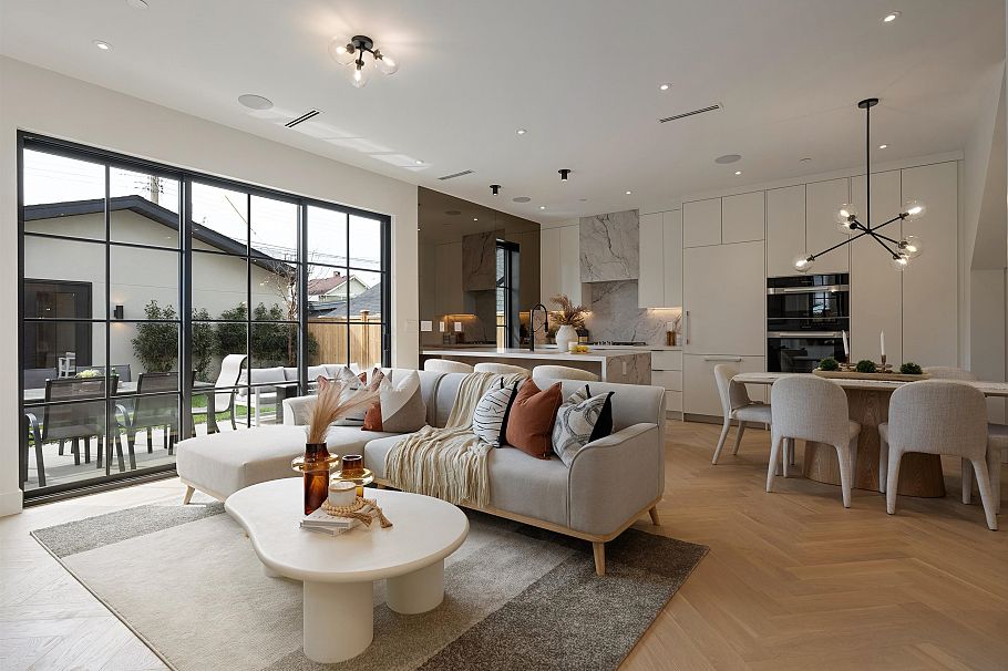 2 240 E 37th Avenue Vancouver, BC - 2