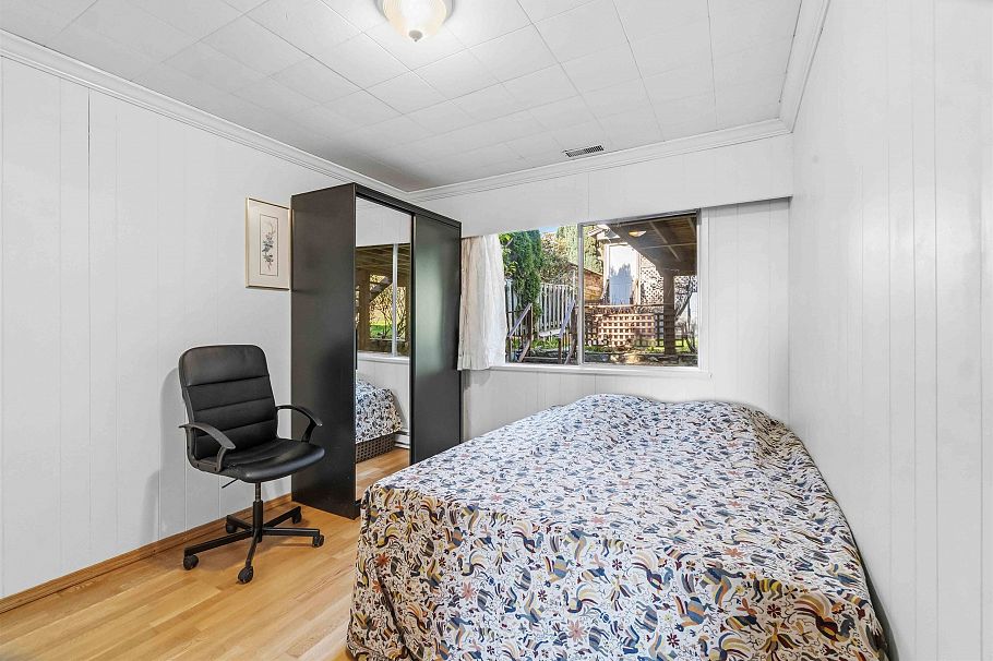 552 W 29th Street North Vancouver, BC - 24