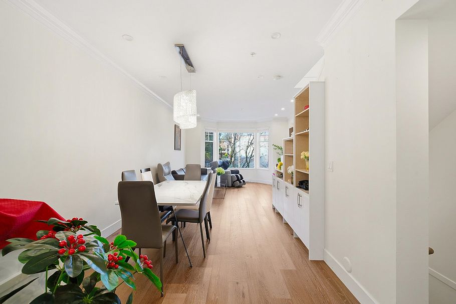 2160 W 8th Avenue Vancouver, BC - 9