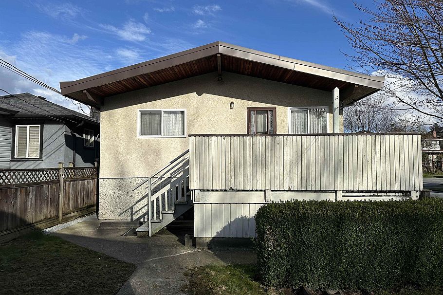 3191 Renfrew Street Vancouver, BC - 4