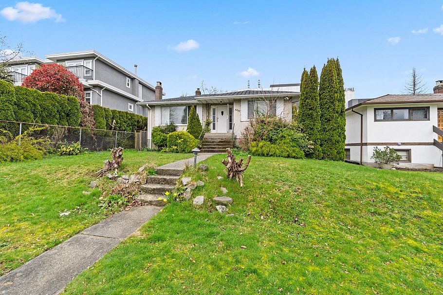 3977 Forest Street Burnaby, BC - 1