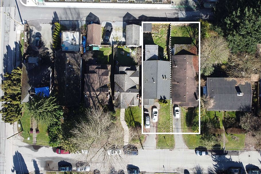 1542 Bond Street North Vancouver, BC - 2